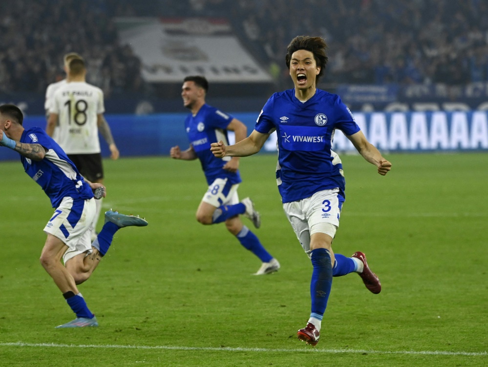 Tausende Fans feiern Schalker Aufstiegshelden (Foto: AFP/SID/INA FASSBENDER)