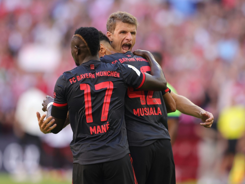 Bayern München bezwingt den VfL Wolfsburg souverän 2:0 (Foto: FIRO/FIRO/SID)