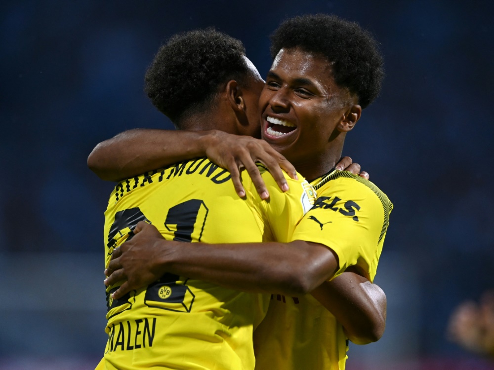 Dortmund muss auf Malen und Adeyemi verzichten (Foto: AFP/SID/CHRISTOF STACHE)