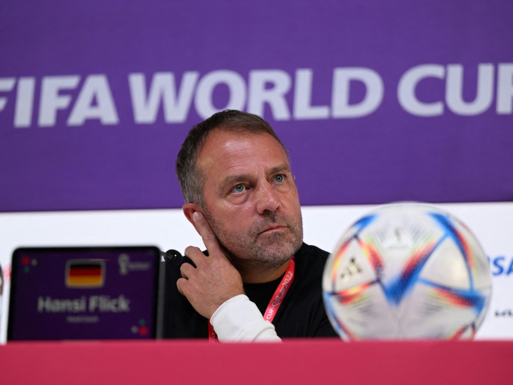 Hamann kritisiert Festhalten an Bundestrainer Flick (Foto: AFP/SID/INA FASSBENDER)