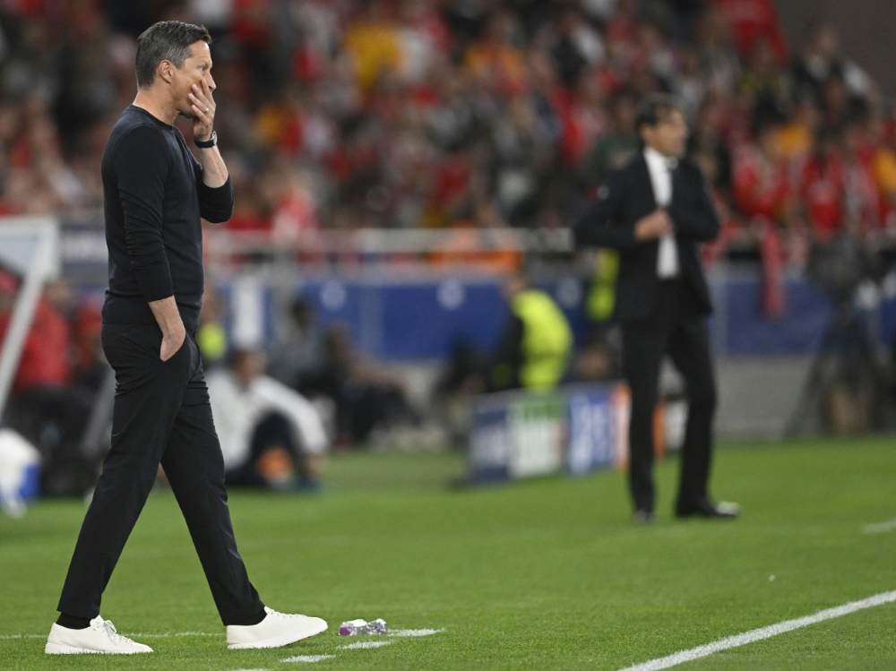 Benficas Cheftrainer Roger Schmidt ist fassungslos (Foto: AFP/SID/PATRICIA DE MELO MOREIRA)