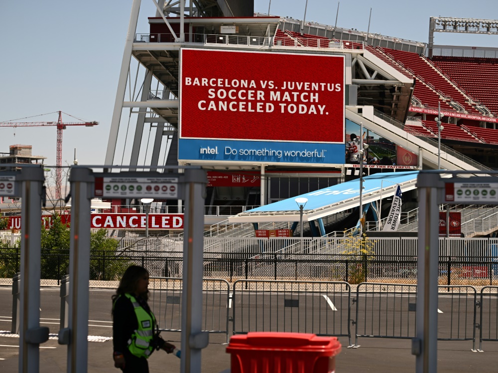 Absage des Testspiels zwischen Barcelona und Turin (Foto: AFP/SID/Patrick T. Fallon)