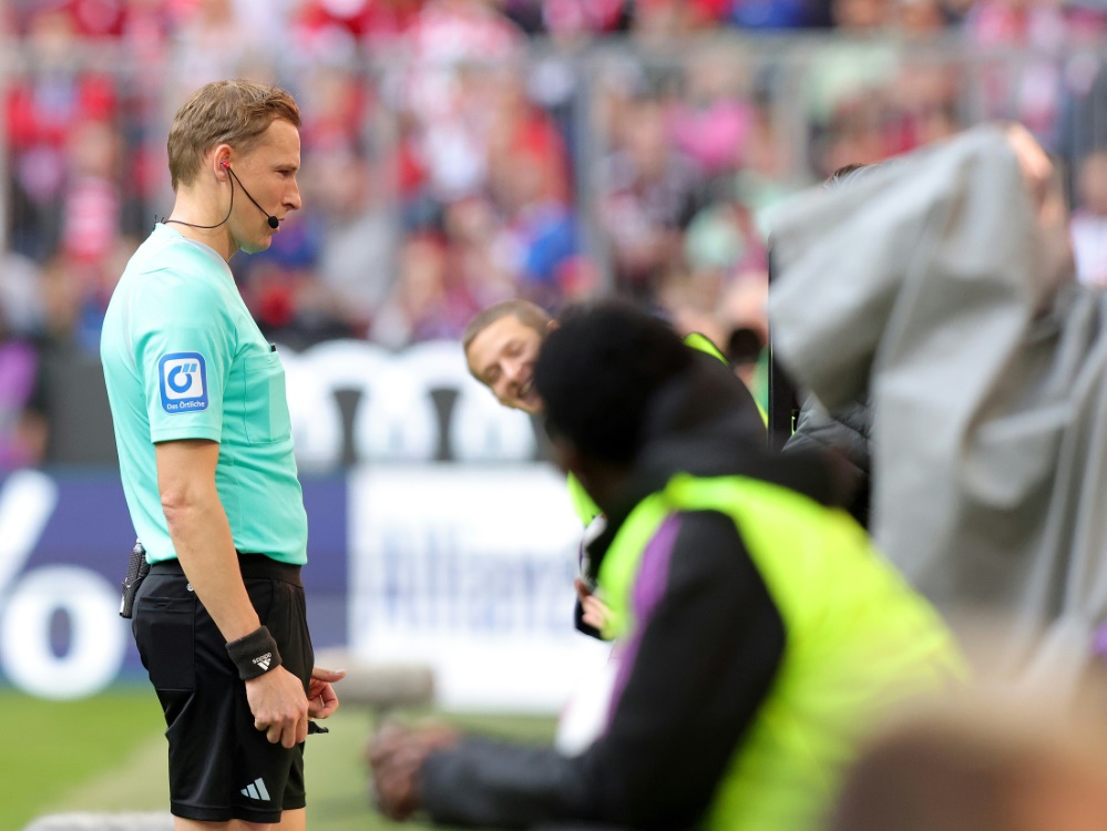 Schiri Petersen stand beim Spiel der Bayern im Fokus (Foto: FIRO/FIRO/SID)