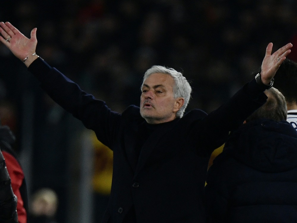 Nach Roter Karte gegen Mailand gesperrt: Jose Mourinho (Foto: AFP/SID/FILIPPO MONTEFORTE)