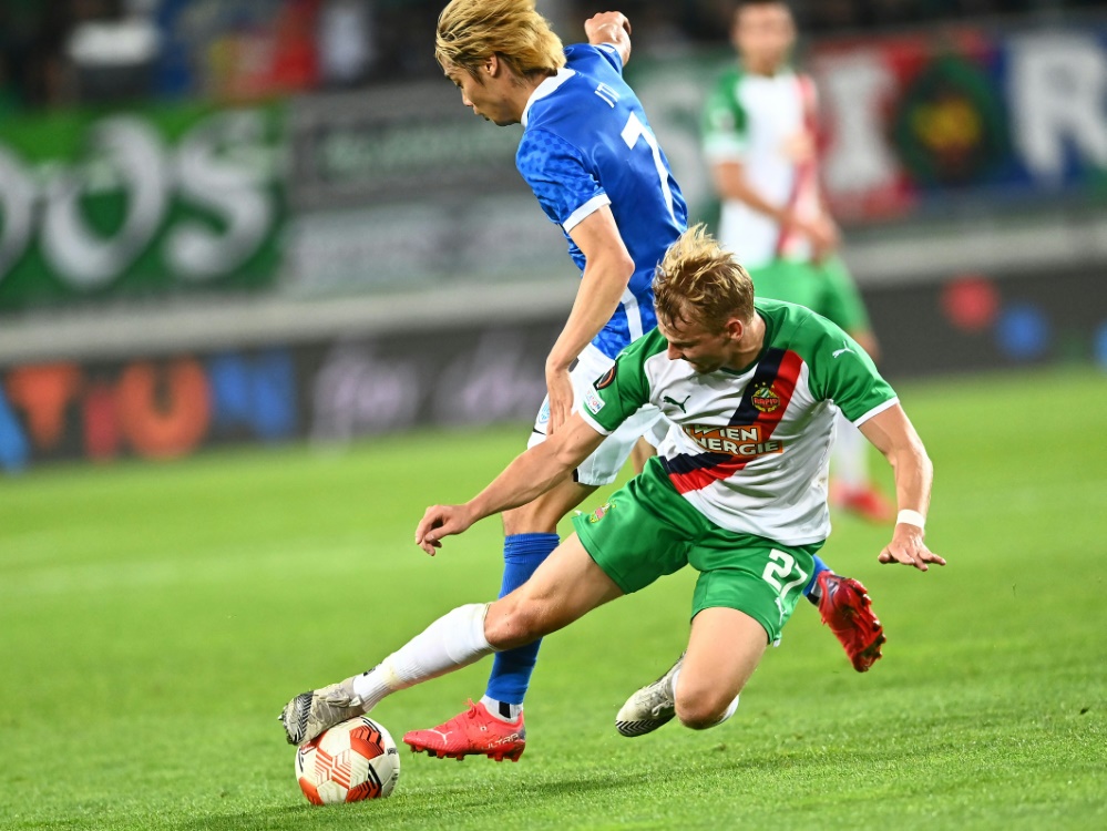 Marco Grüll (vorne) spielt nächste Saison in Bremen (Foto: AFP/SID/JOE KLAMAR)