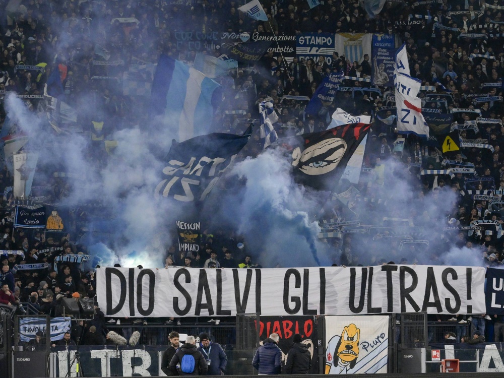 Wieder Faschismus-Exzesse von Lazio Fans (Foto: www.imago-images.de/www.imago-images.de/SID/IMAGO/Fabrizio Corradetti/LaPresse)