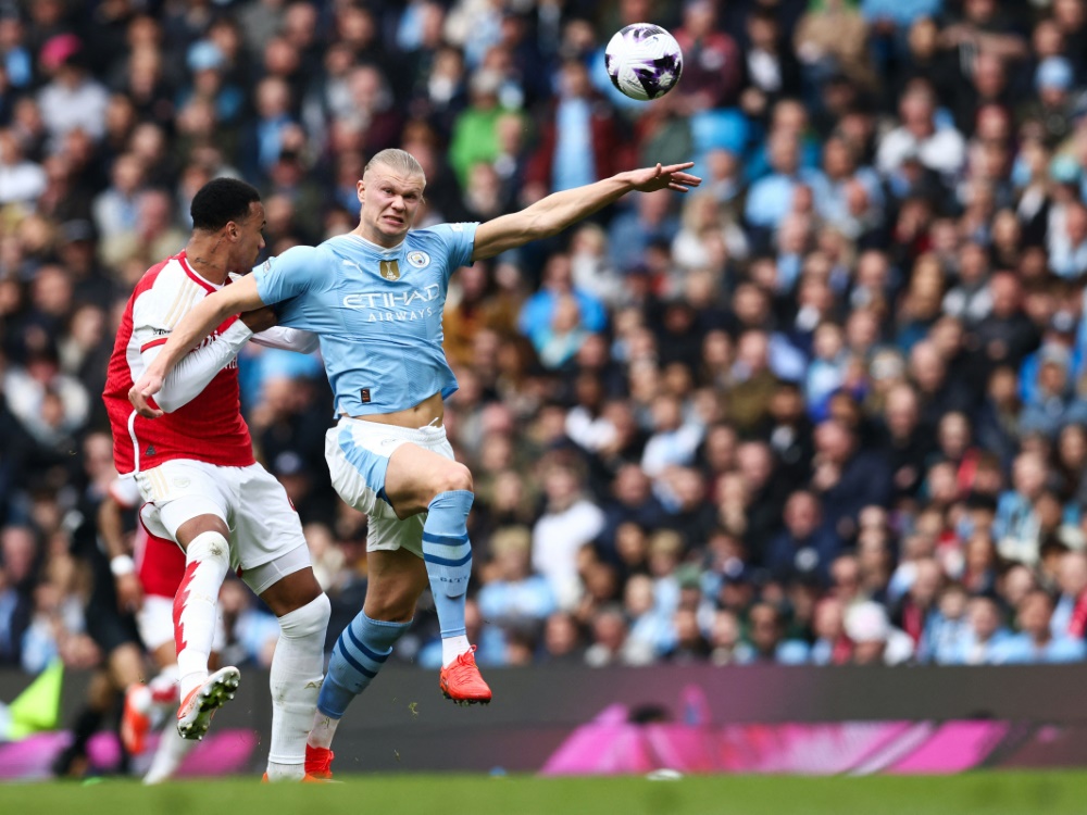 Haaland im Topspiel gegen Arsenal (Foto: AFP/SID/DARREN STAPLES)