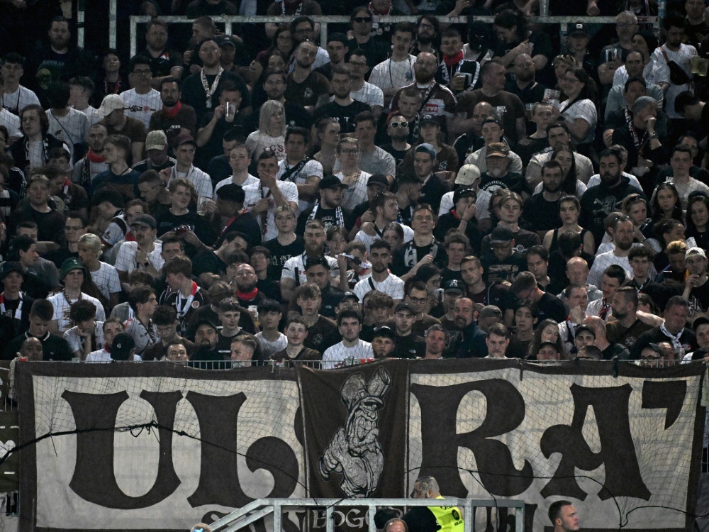 Die Fans des FC St. Pauli trauern um einen der Ihren (Foto: IMAGO / Jan Huebner/IMAGO / Jan Huebner/SID/IMAGO/Jan Huebner)