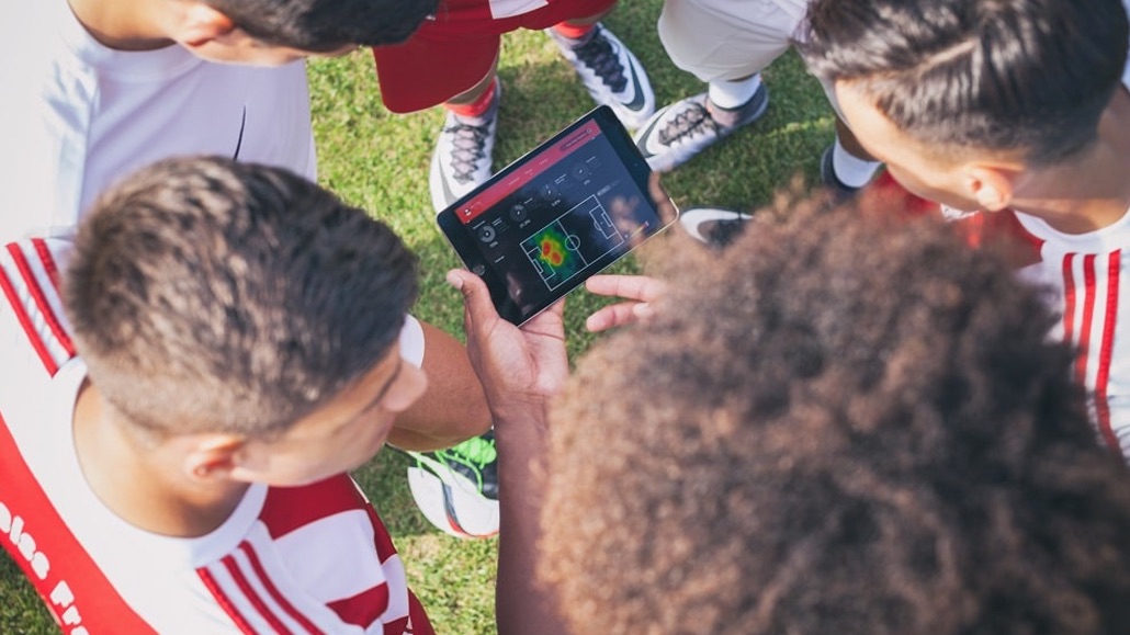Dieser Fußball-Tracker revolutioniert den Amateursport!