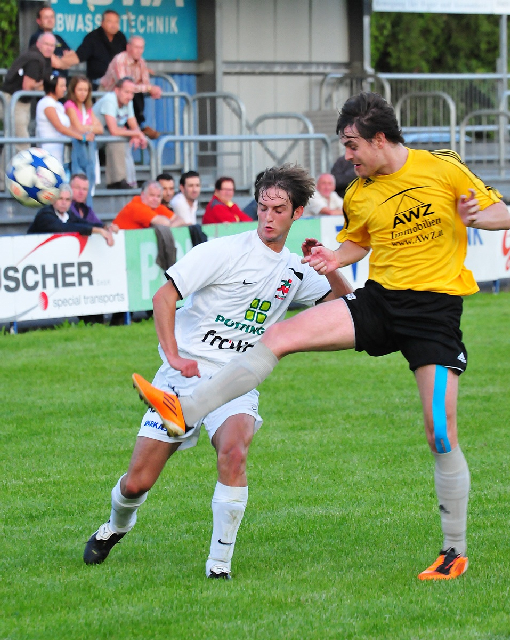 Christoph Vormair (l.) wird mit vier Toren in der Verlängerung zum Matchwinner