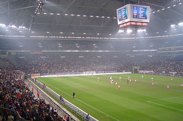 schalke arena germany (Source: Wikimedia)