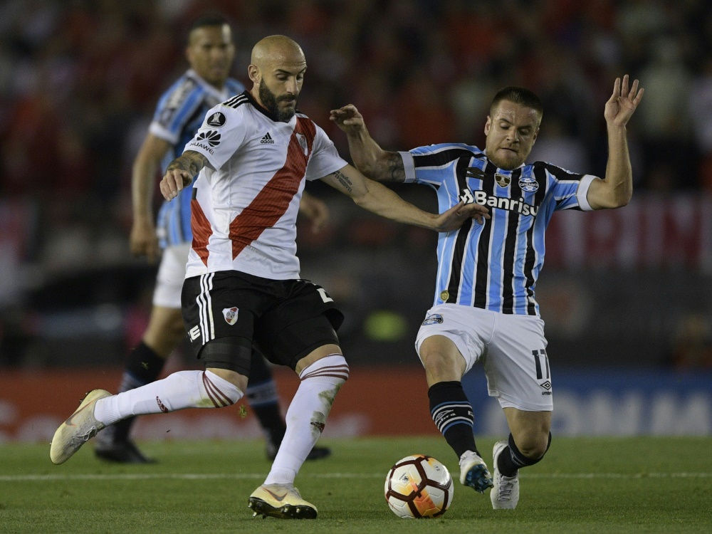 Javier Pinola (l.) bezwang mit River Plate Gremio