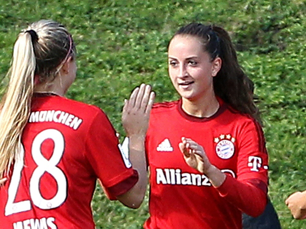 Nationalspielerin Sara Däbritz erzielt das 1:0