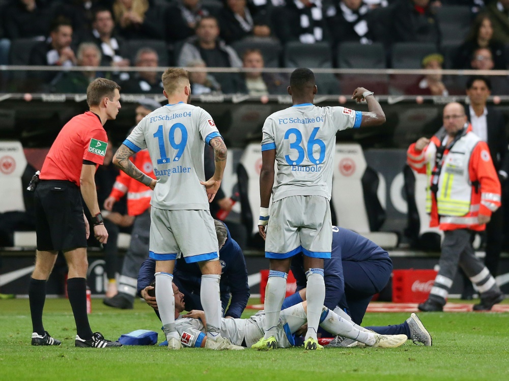 Der Schalker Uth verletzte sich im Spiel gegen Frankfurt