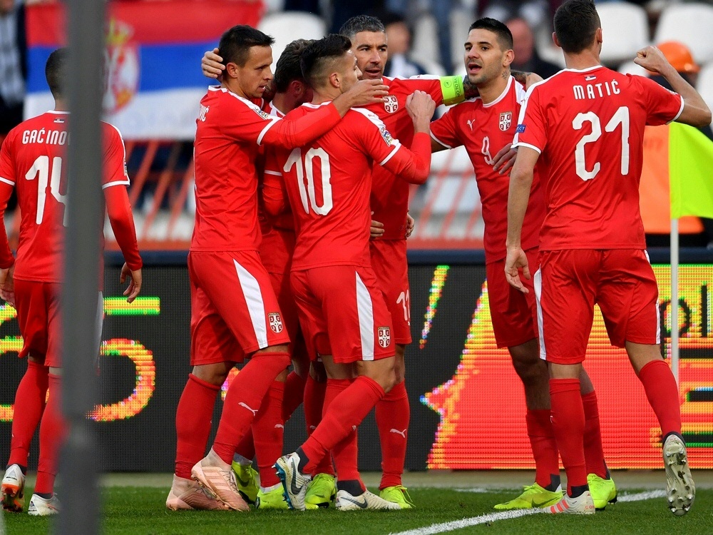 Serbien gewinnt 2:1 gegen Montenegro
