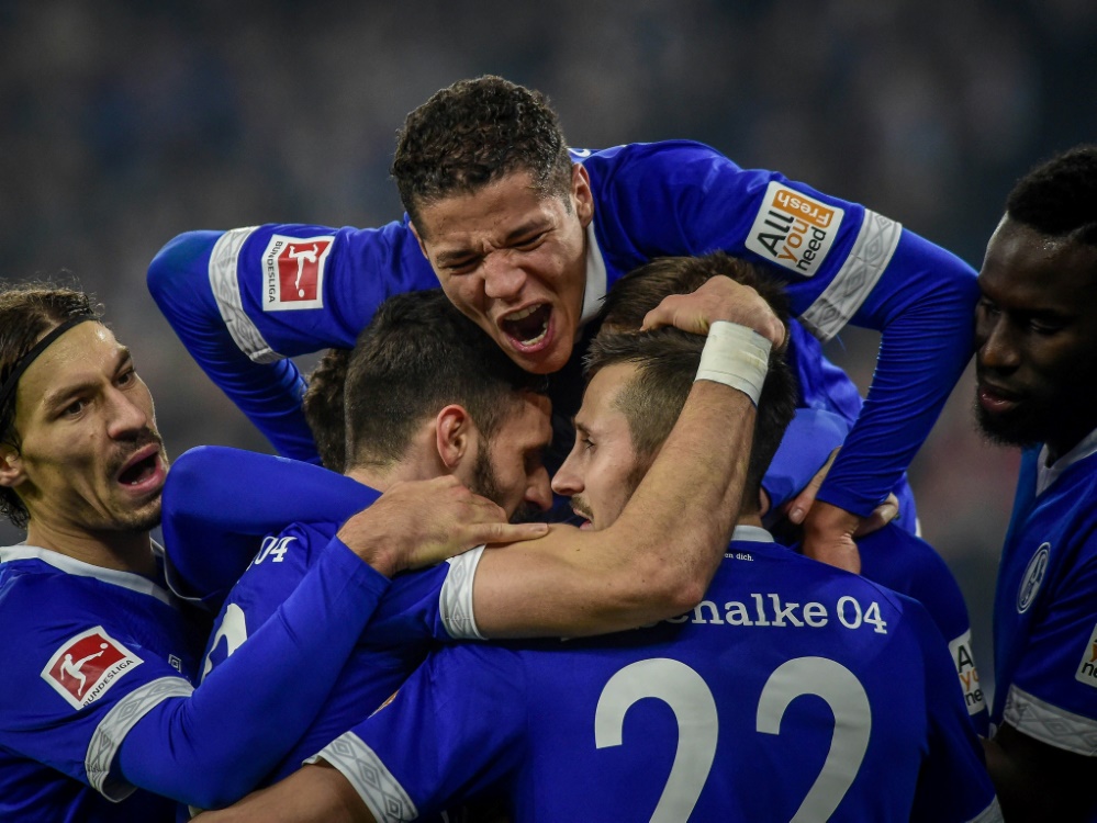 Schalke steht wegen der Schützenhilfe im Achtelfinale