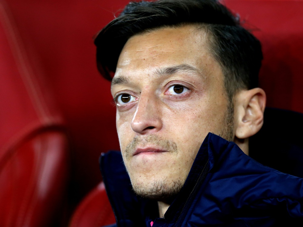 Mesut Özil fällt im Topspiel gegen Tottenham Hotspur aus
