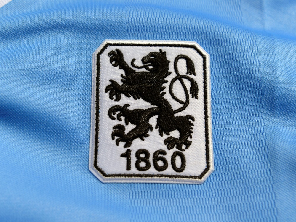 1860-Anhänger beklebten Straßennamen beim FC Bayern um