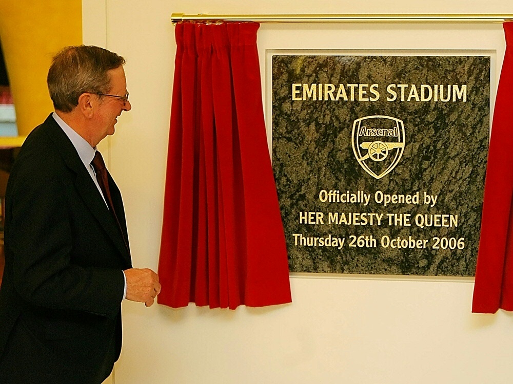 Peter Hill-Wood bei der Eröffnung des Emirates Stadium