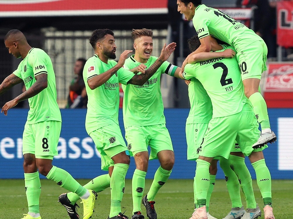 Hannover 96 feiert wichtigen Sieg im Abstiegskampf