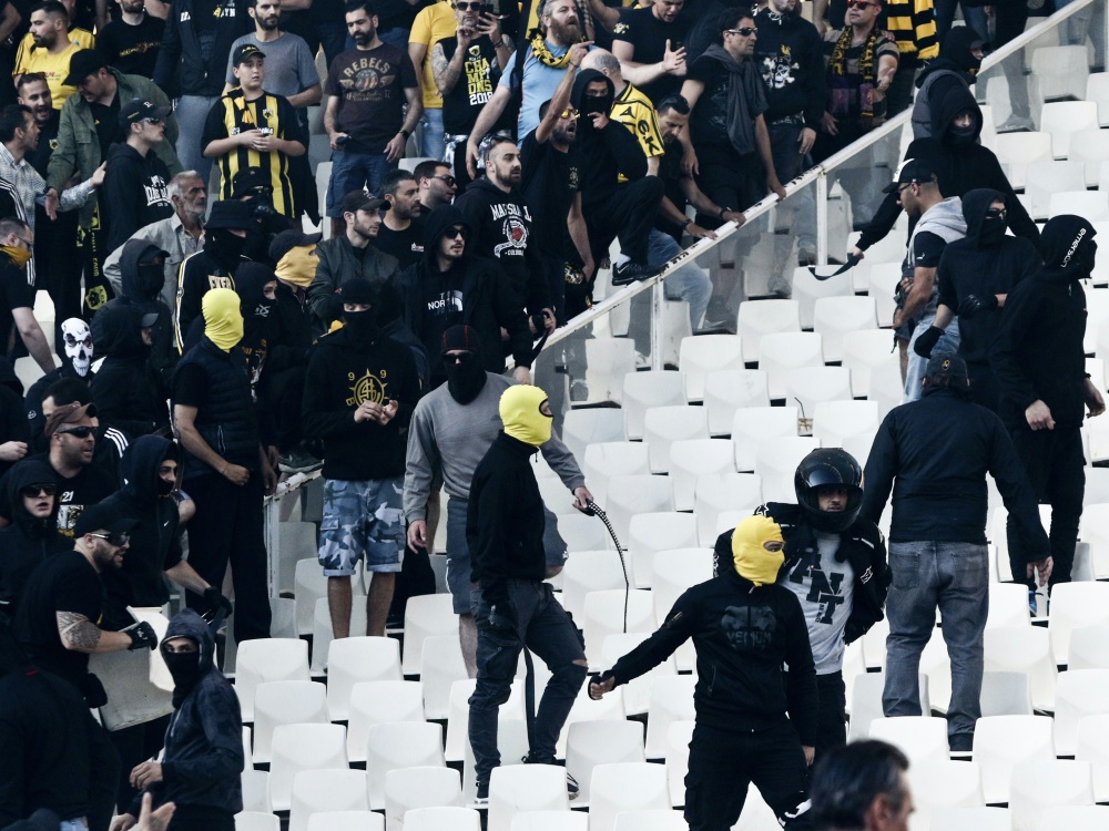 Wegen Fanausschreitungen wurde der AEK Athen bestraft