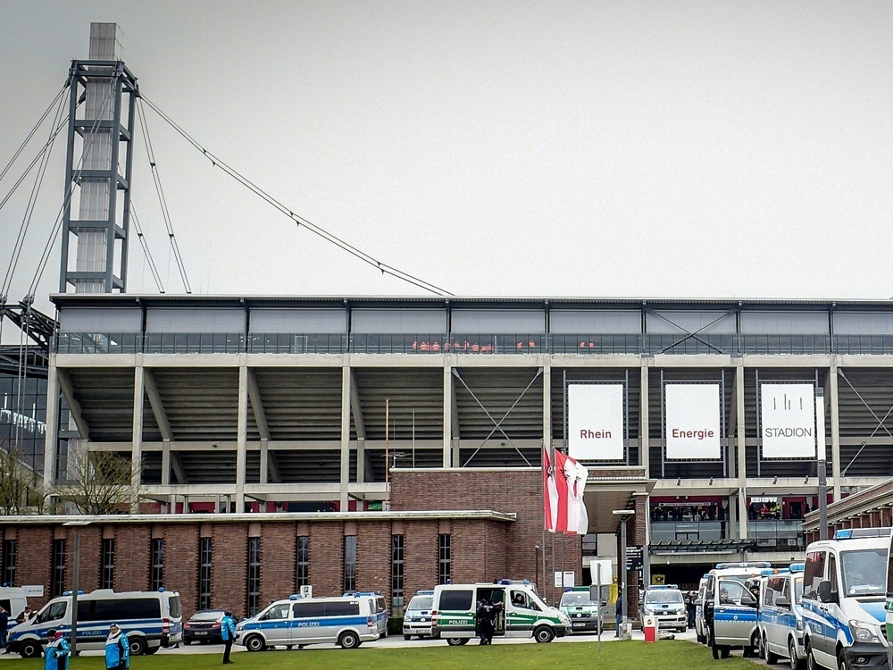 Polizei nimmt 13 Hooligans vor Köln-Spiel in Gewahrsam