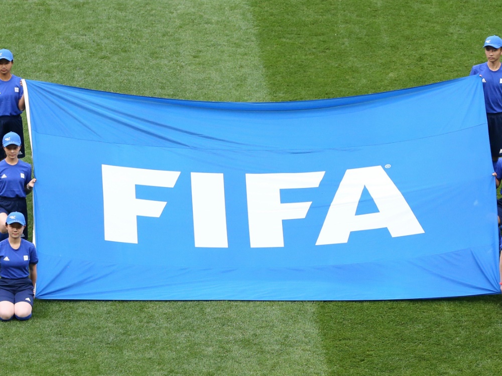 FIFA sperrt Councilmitglied Lee Harmon