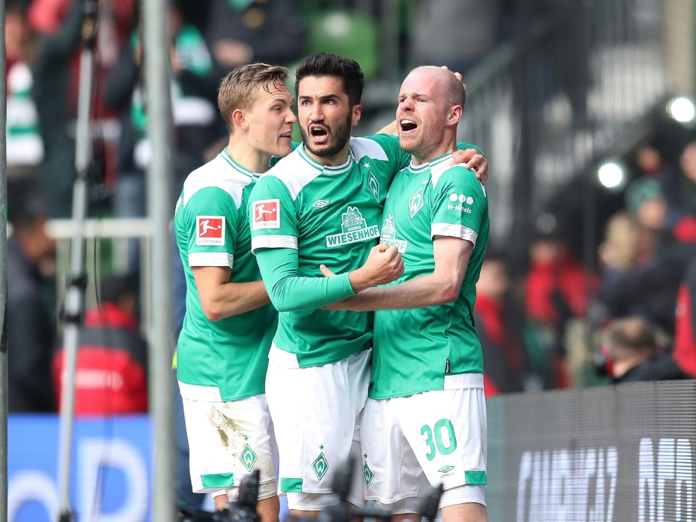 Davy Klaassen (r.) trifft für Werder Bremen