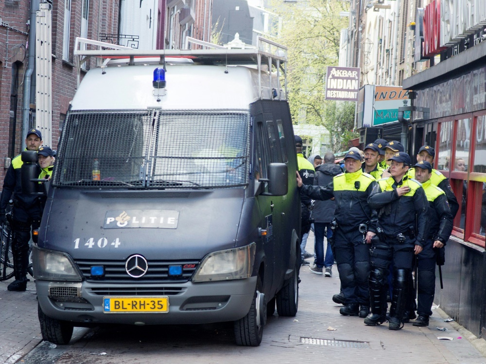 Die Polizei in Amsterdam nahm 120 Juve-Anhänger fest