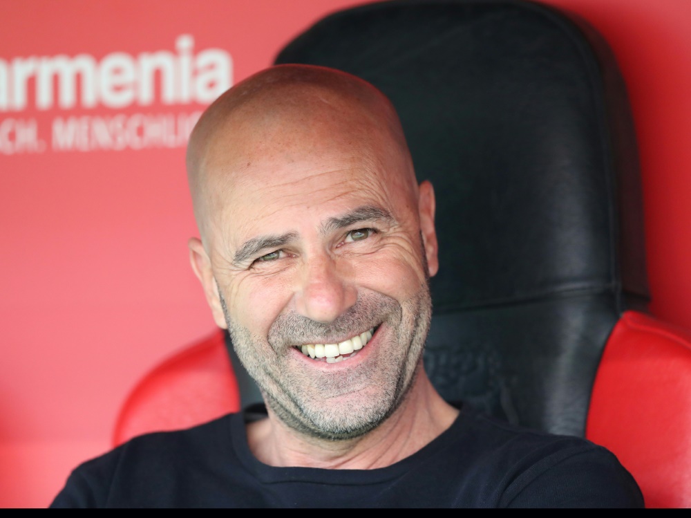 Gegen Augsburg erfolgreich: Leverkusen mit Trainer Bosz