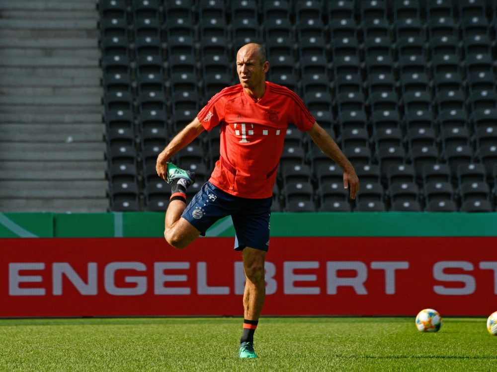 Ex-Bayern-Spieler Arjen Robben schwimmt für guten Zweck