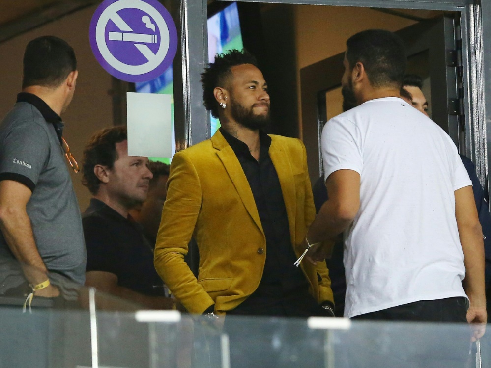 Neymar (Mitte) will wohl zurück nach Spanien wechseln