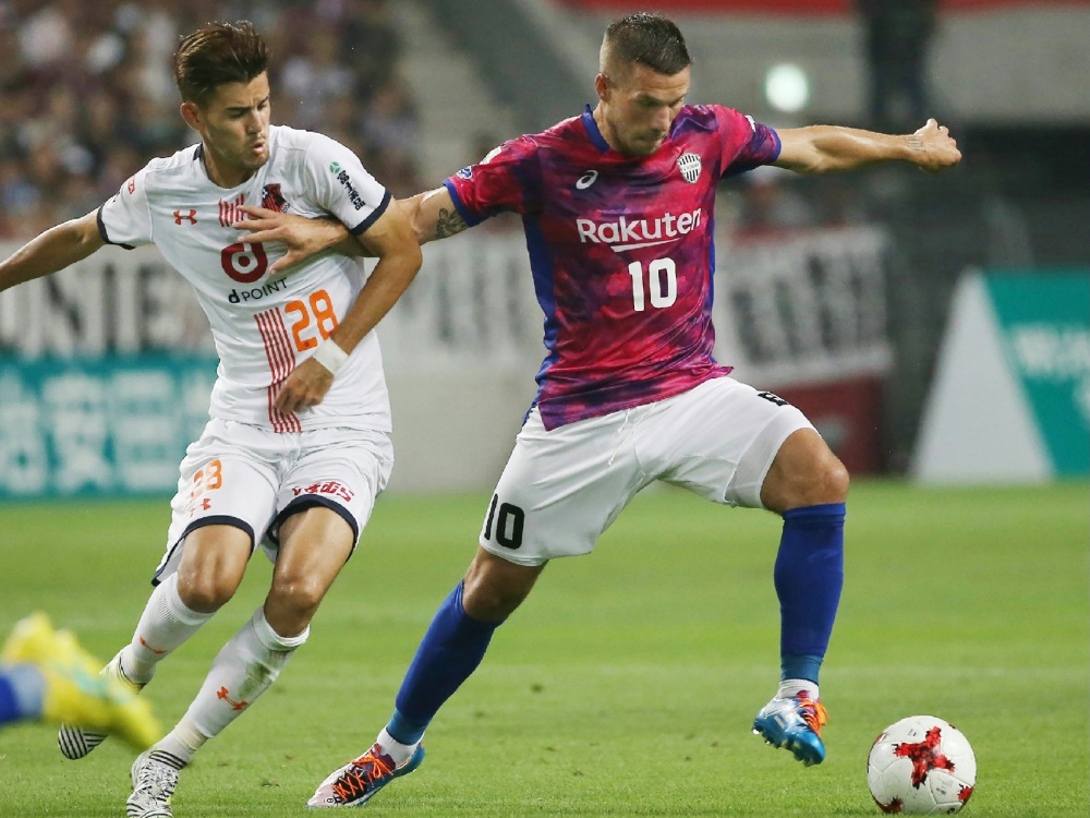 Lukas Podolski feierte mit Vissel Kove einen 2:0-Erfolg