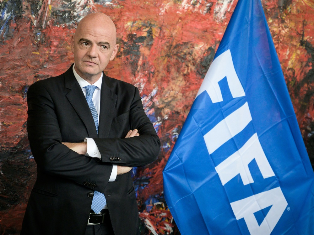 FIFA um Präsident Infantino empfiehlt Anpassung