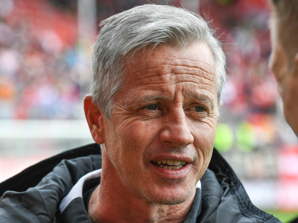 Trainer Jens Keller von Zweitligist 1. FC Nürnberg warnt