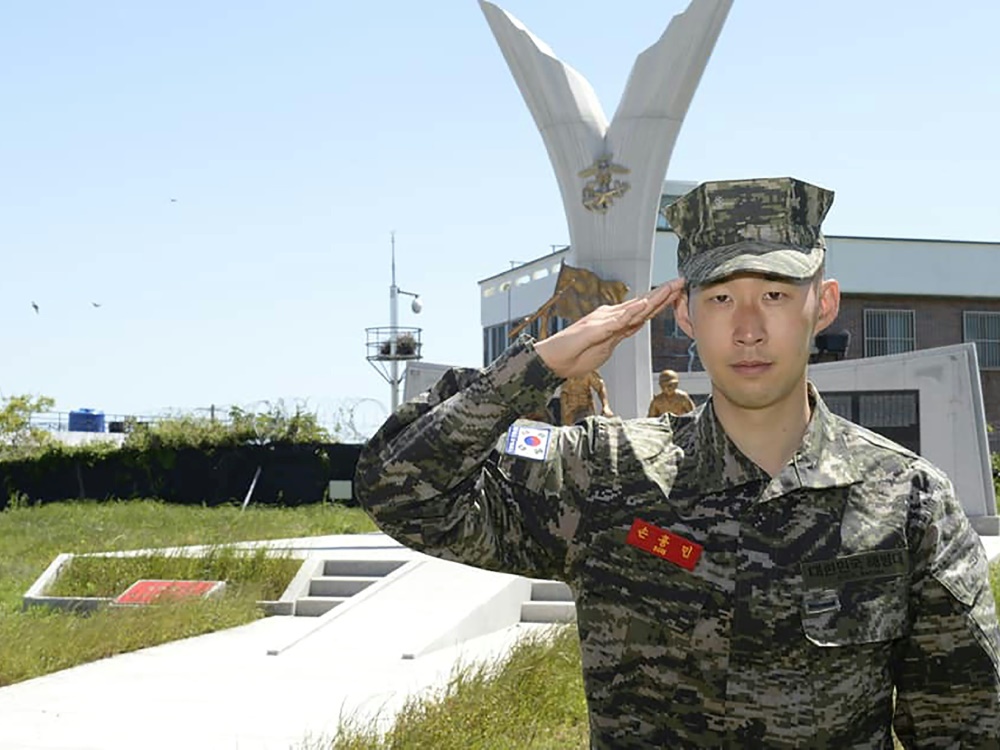 Schloss die Militär-Grundausbildung ab: Heung-Min Son