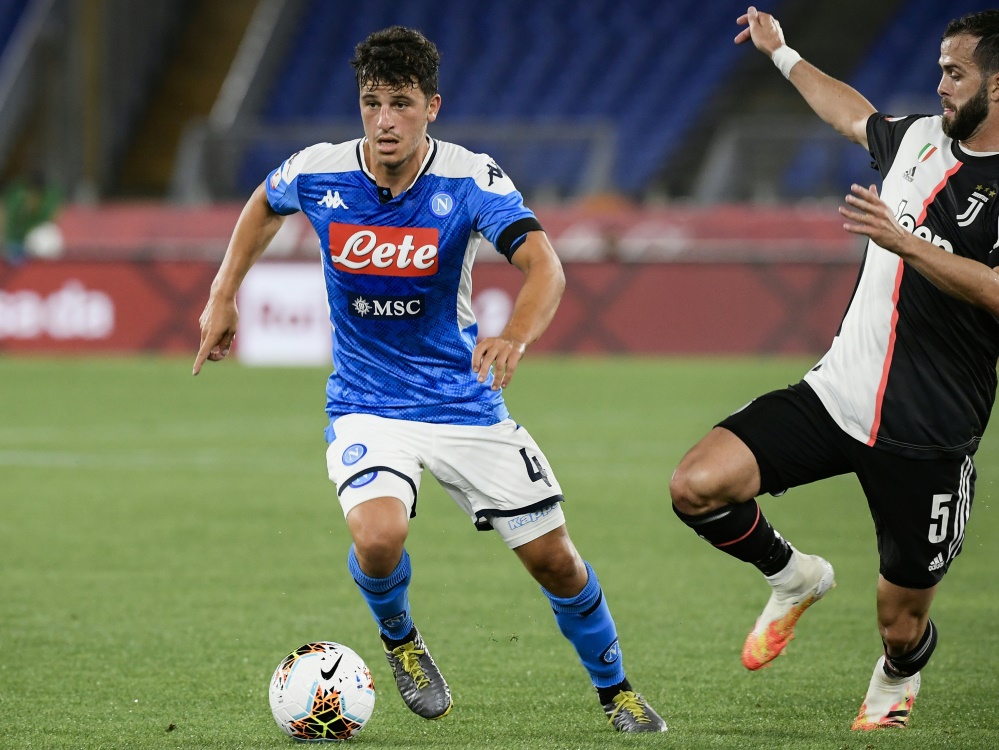 Diego Demme (l.) bezwang Juventus mit Neapel