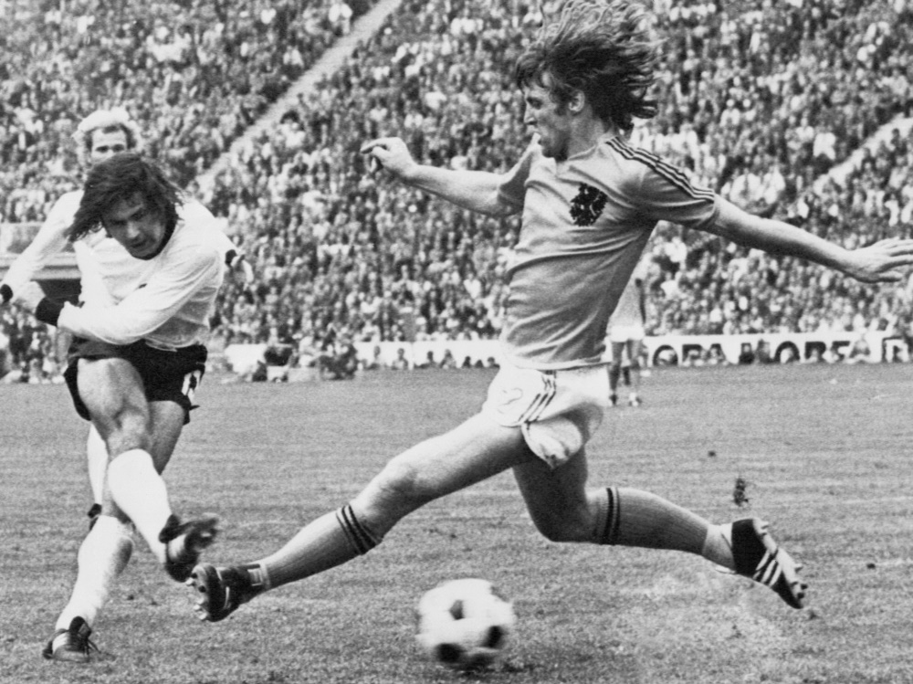 Gerd Müller (l.) erzielt das Siegtor im WM-Finale 1974