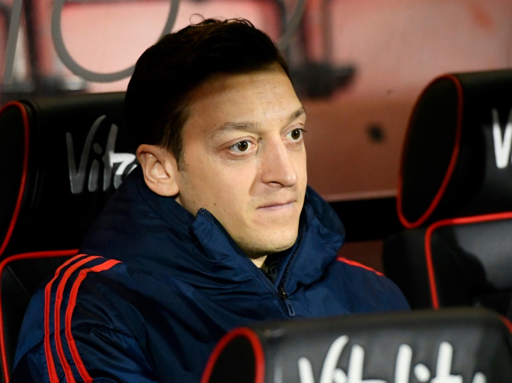 Mesut Özil möchte seinen Vertrag bei Arsenal erfüllen