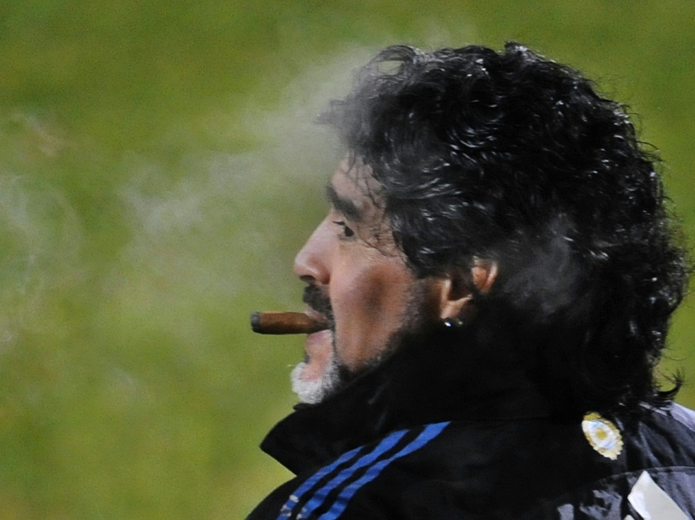 Neben dem Platz fiel Maradona oftmals durch Skandale auf