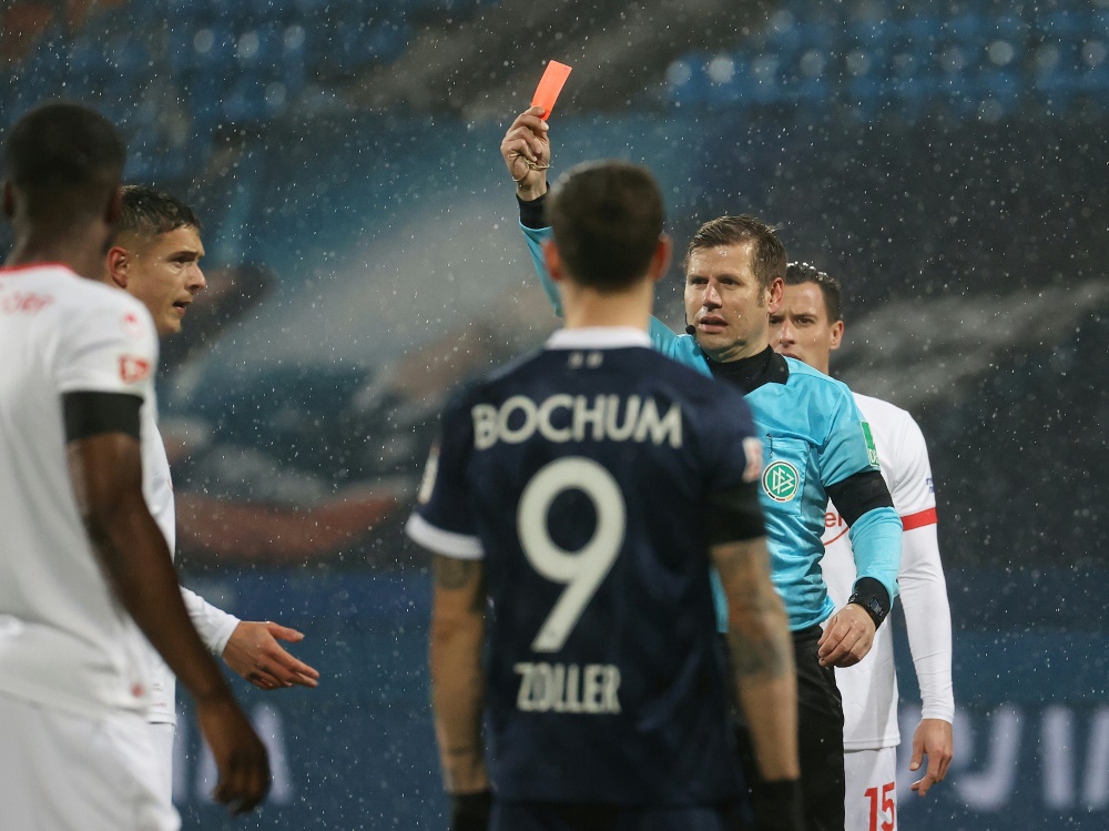 Frühe Rote Karte und Elfmeter: Düsseldorf verliert 0:5