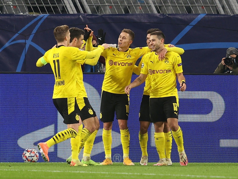 Guerreiro (r.) trifft - Dortmund steht im Achtelfinale