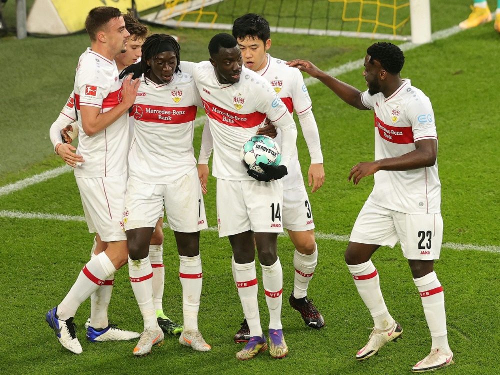 Der VfB Stuttgart gewinnt in Augsburg 4:1