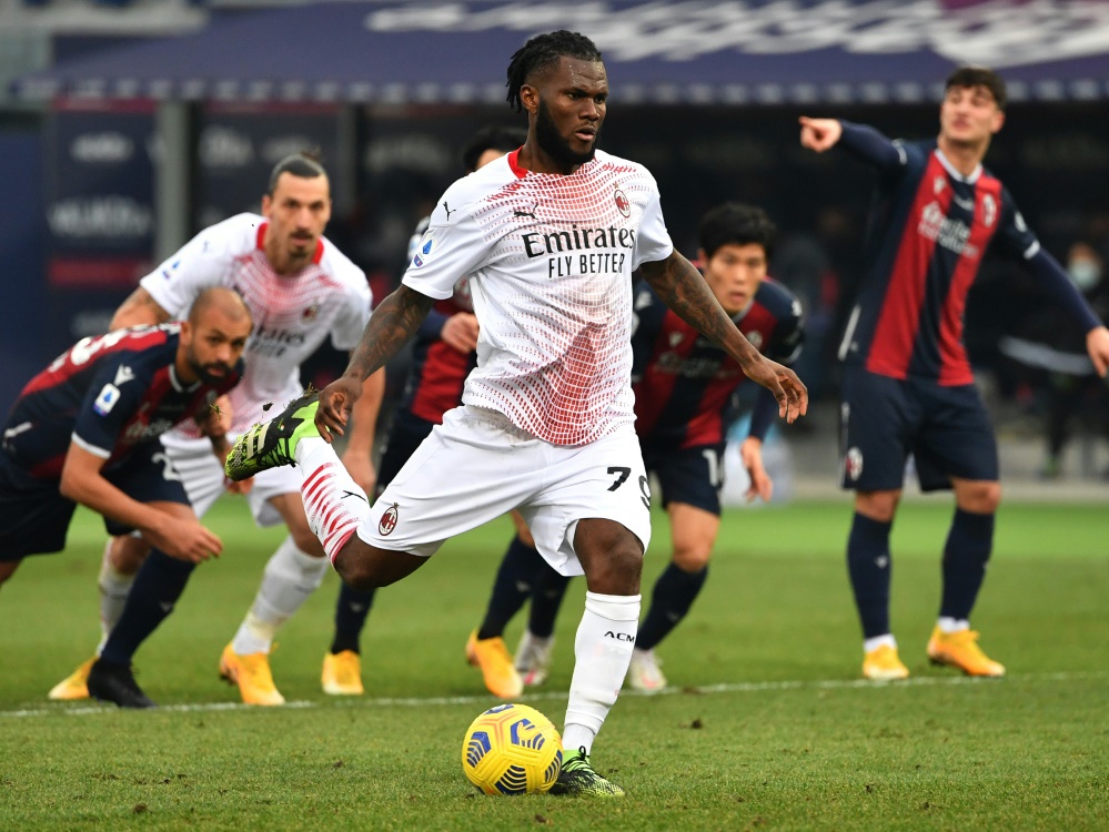 Franck Kessie bleibt mit Milan weiterhin an der Spitze