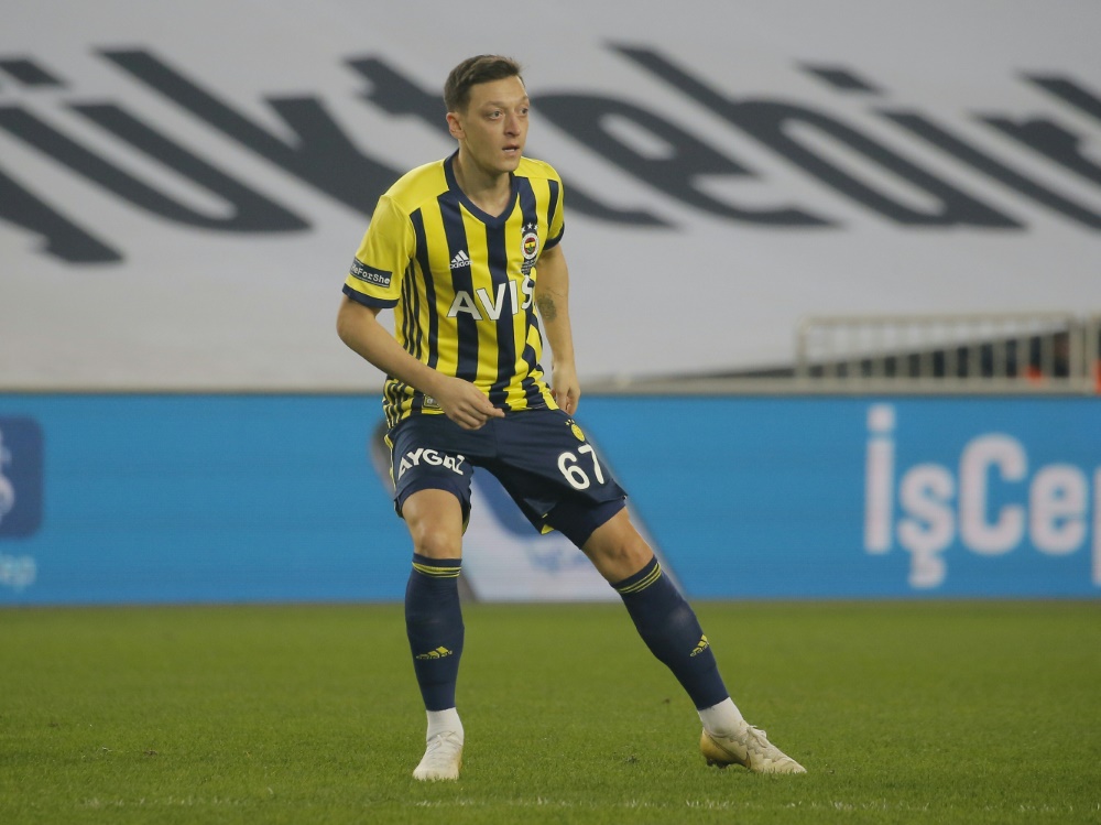 Mesut Özil verliert mit Fenerbahce Istanbul 0:1