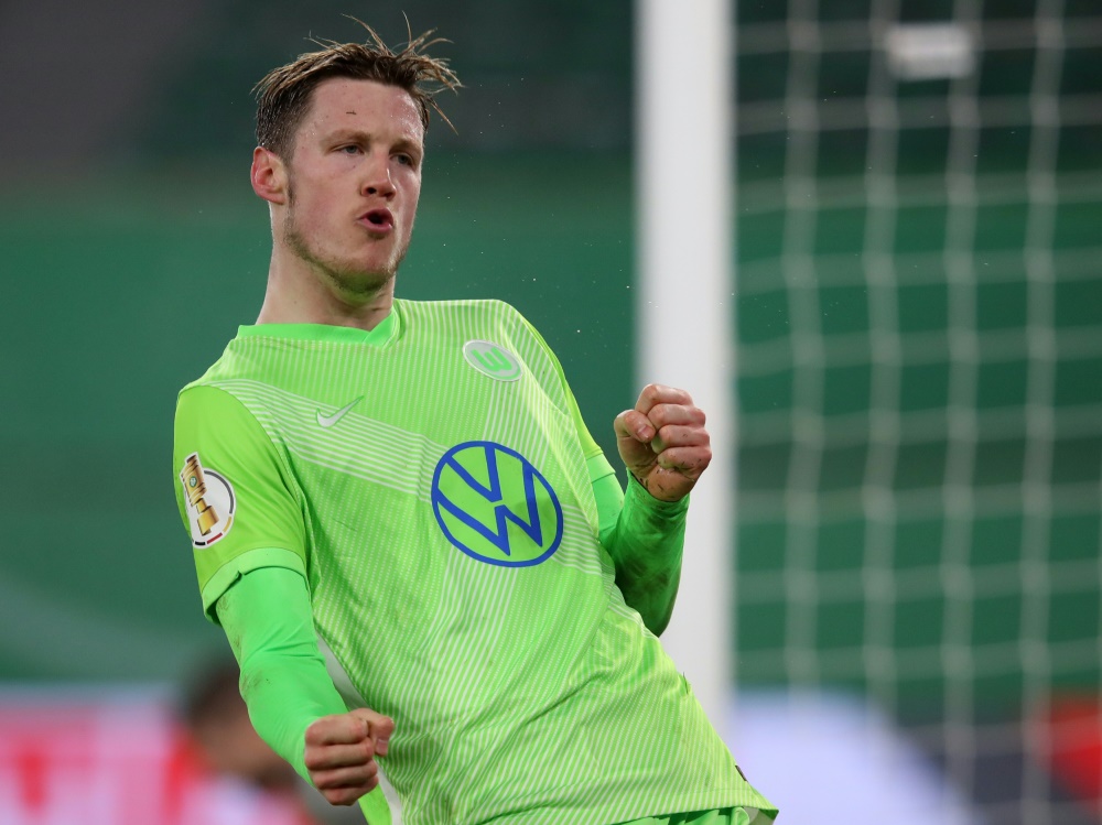Weghorst schiesst Wolfsburg eine Runde weiter