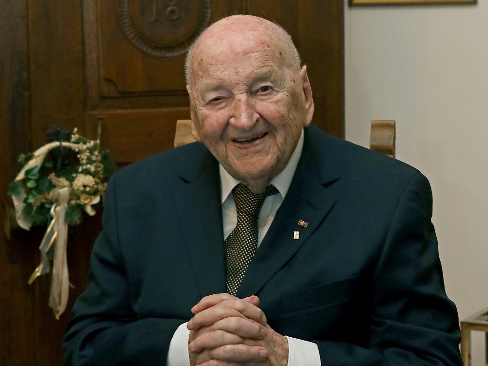 DFB-Ehrenpräsidenten Braun feiert seinen 96. Geburtstag