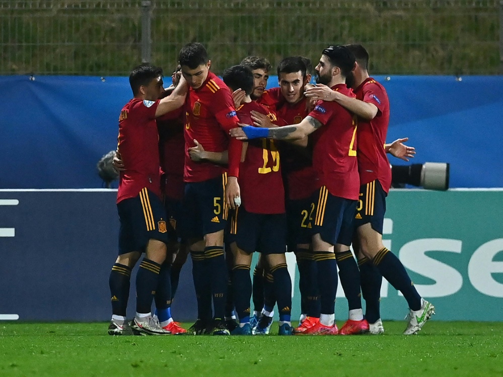 Spanien und Italien ziehen ins Viertelfinale ein