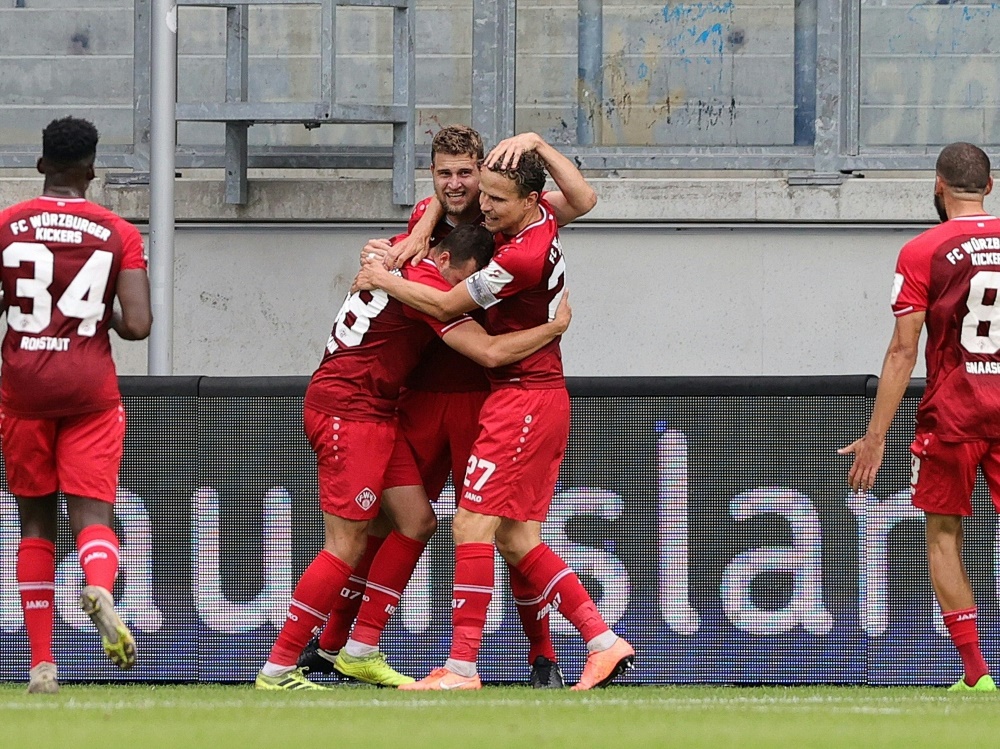Kickers senden Lebenszeichen: Sieg in Hannover