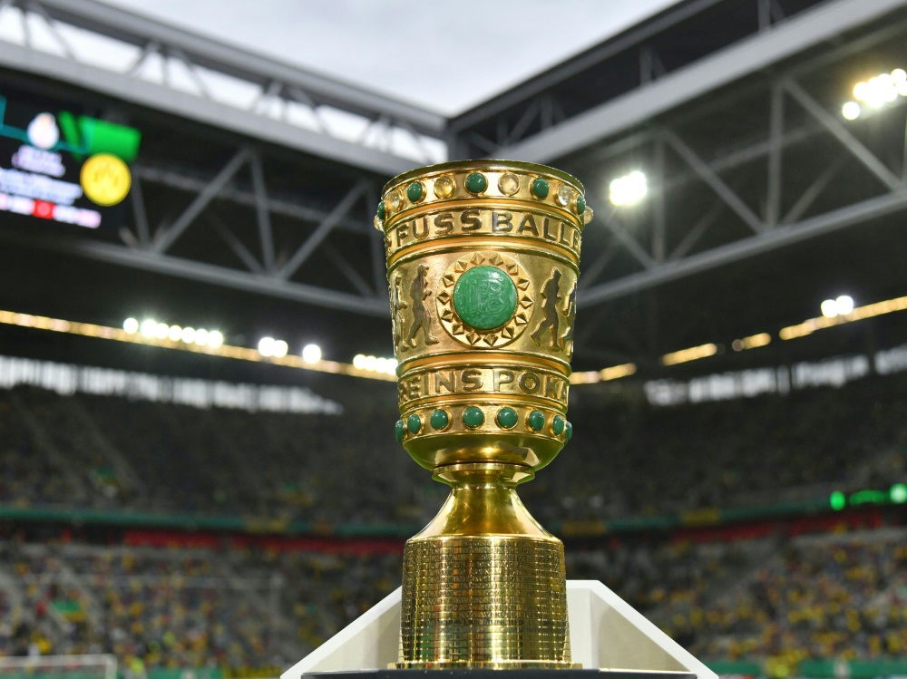 Der DFB-Pokal ist in Berlin angekommen